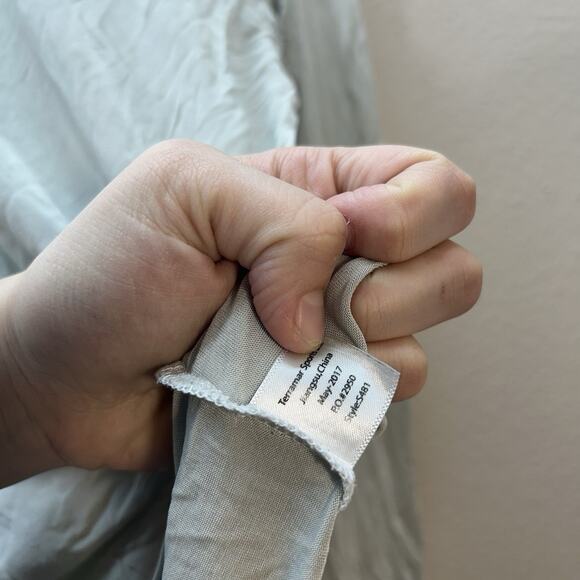 Thermasilk Base Layer Shirt Women’s Size Small Gray Ivory Silk Long Sleeve Top - Picture 4 of 7